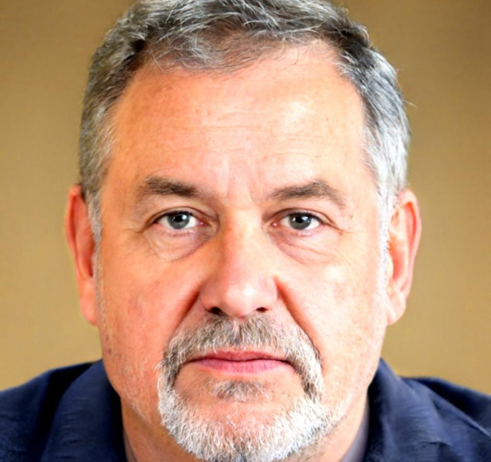 Carlos Mendoza, Director de Educación Financiera